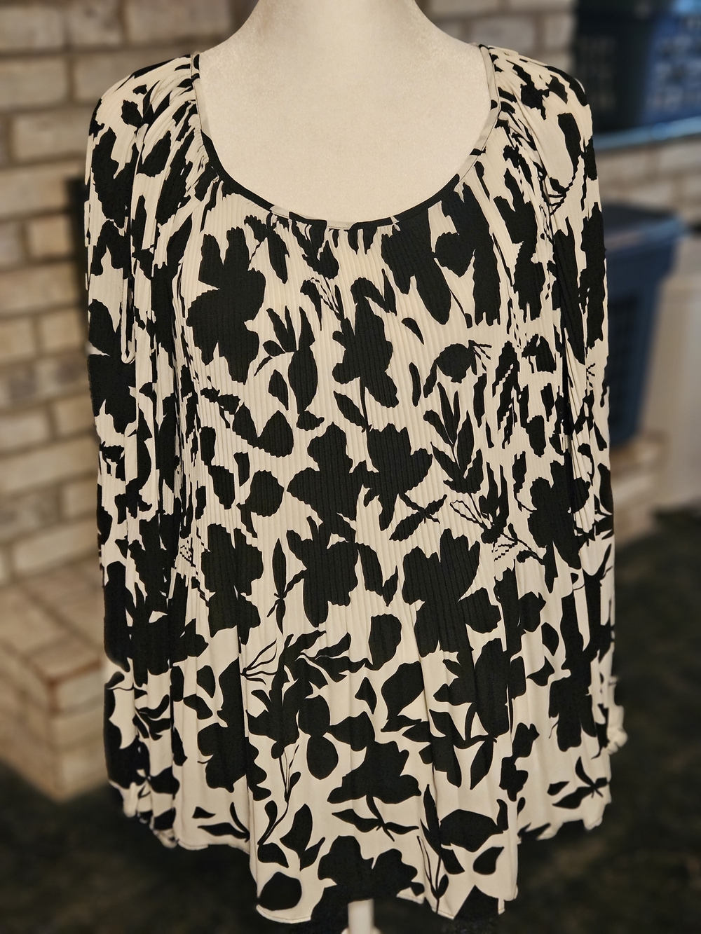 🌞INC International Concepts Black and Cream Cold Shoulder Floral Pleated Blouse